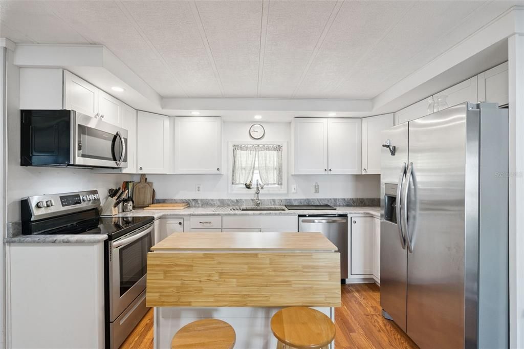 На продажу: $129,000 (2 спален, 2 ванн, 840 Квадратных фут)