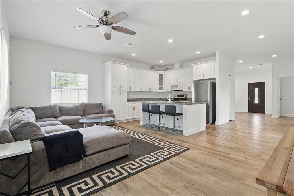 For Rent: $4,650 (4 beds, 3 baths, 2600 Square Feet)