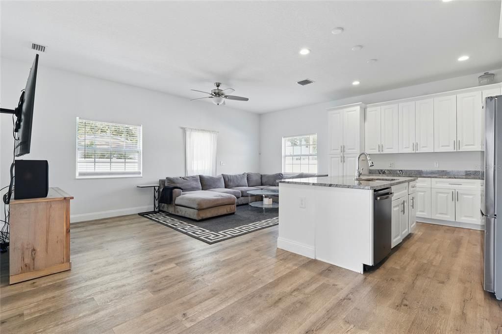 For Rent: $4,650 (4 beds, 3 baths, 2600 Square Feet)