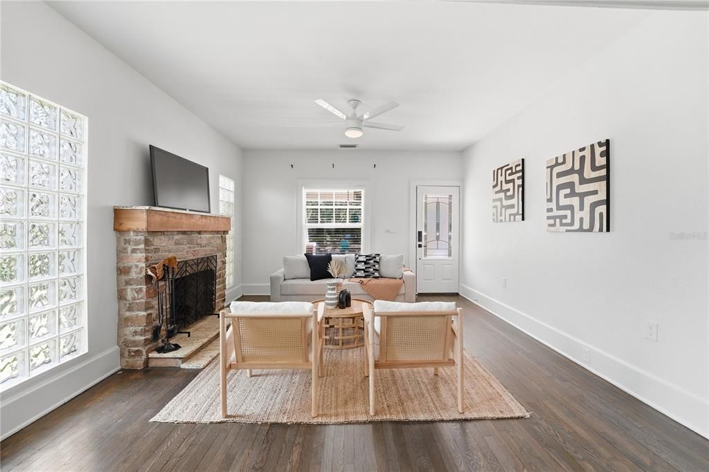 For Rent: $2,800 (2 beds, 2 baths, 1144 Square Feet)