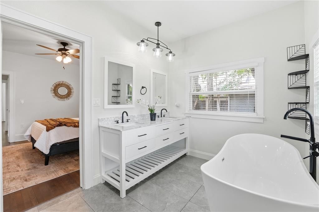 For Rent: $2,800 (2 beds, 2 baths, 1144 Square Feet)