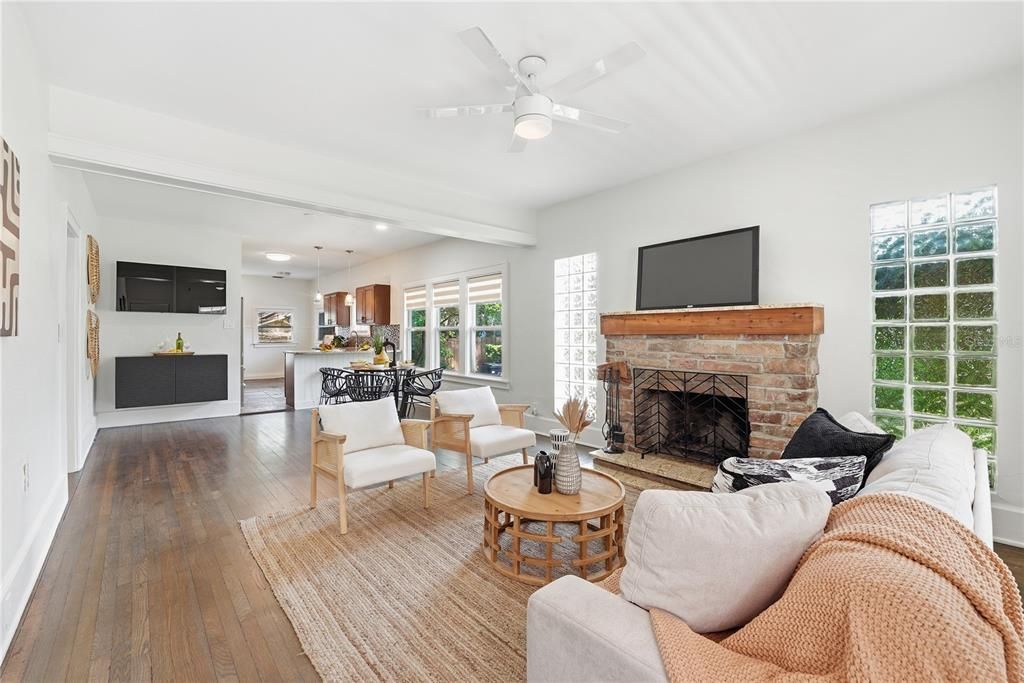 For Rent: $2,800 (2 beds, 2 baths, 1144 Square Feet)