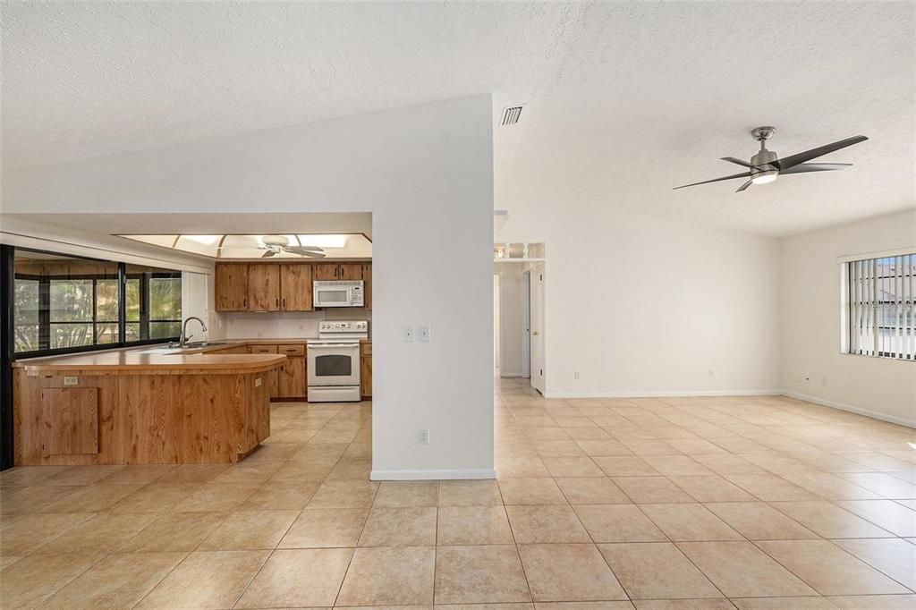For Rent: $2,675 (3 beds, 2 baths, 1908 Square Feet)