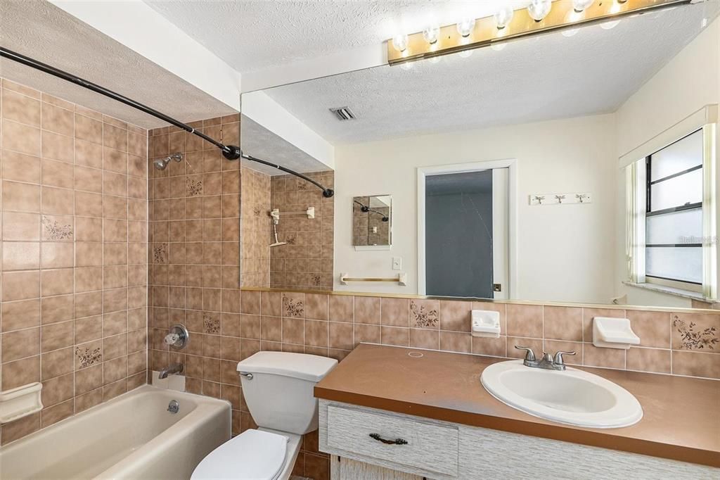 For Rent: $2,675 (3 beds, 2 baths, 1908 Square Feet)