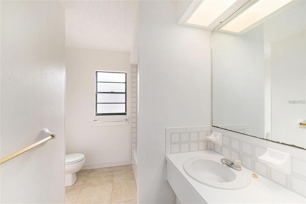 For Rent: $2,675 (3 beds, 2 baths, 1908 Square Feet)