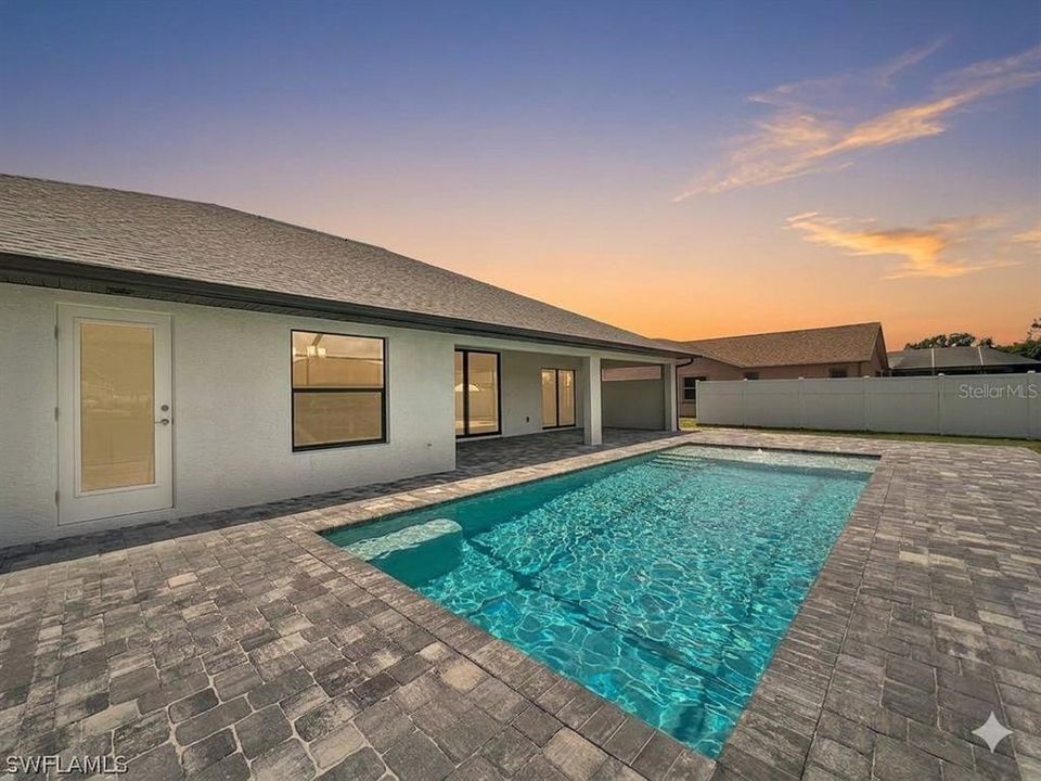 For Sale: $489,900 (4 beds, 2 baths, 1915 Square Feet)