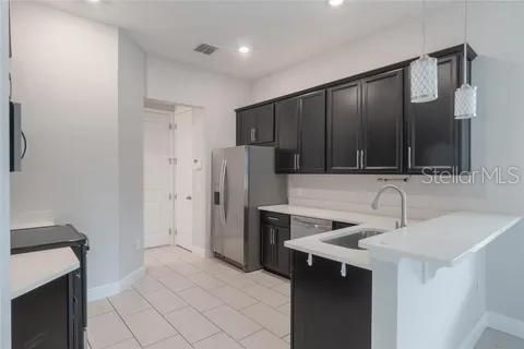 En Renta: $2,850 (4 camas, 2 baños, 1868 Pies cuadrados)