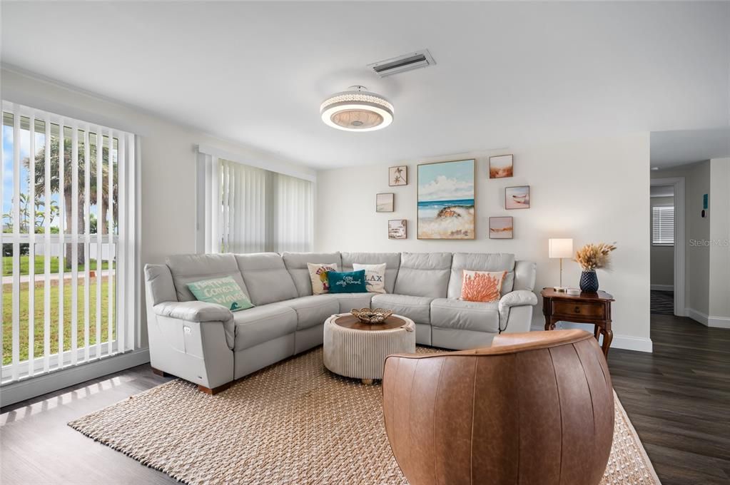 En Venta: $869,900 (2 camas, 2 baños, 1285 Pies cuadrados)