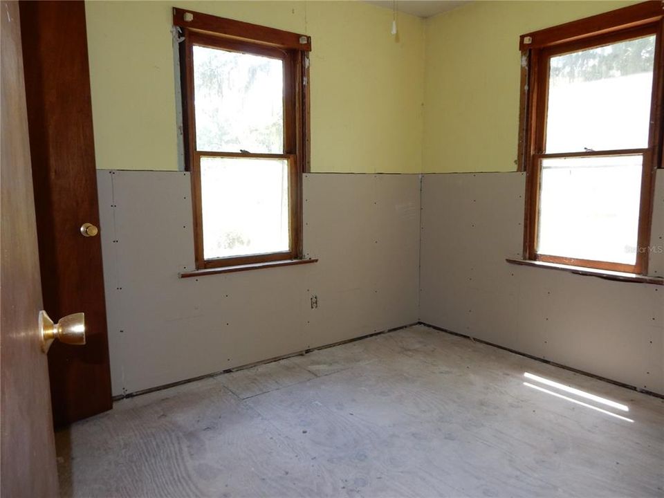 Activo con contrato: $225,000 (3 camas, 2 baños, 1152 Pies cuadrados)