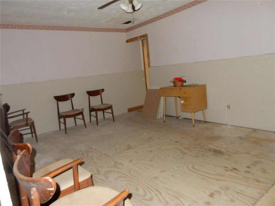 Activo con contrato: $225,000 (3 camas, 2 baños, 1152 Pies cuadrados)
