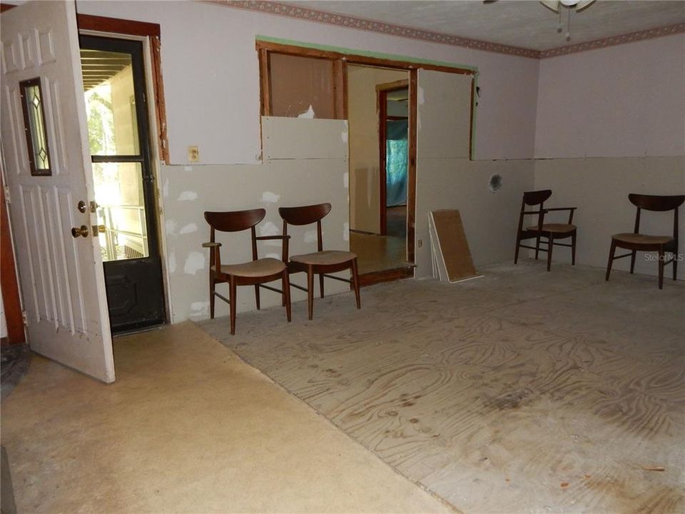Activo con contrato: $225,000 (3 camas, 2 baños, 1152 Pies cuadrados)