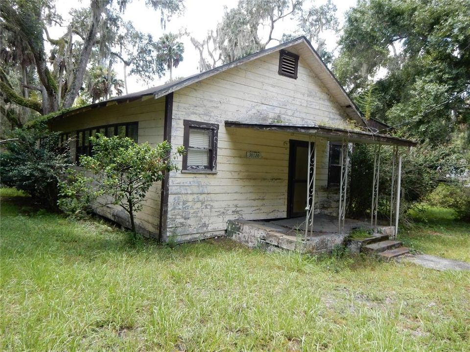 Activo con contrato: $225,000 (3 camas, 2 baños, 1152 Pies cuadrados)
