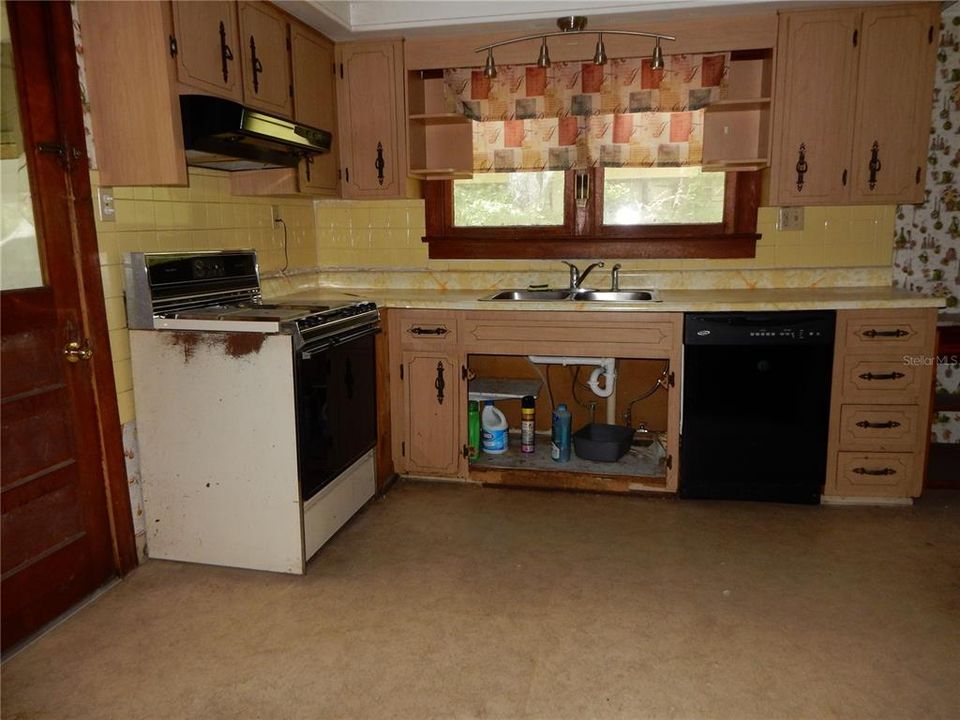 Activo con contrato: $225,000 (3 camas, 2 baños, 1152 Pies cuadrados)