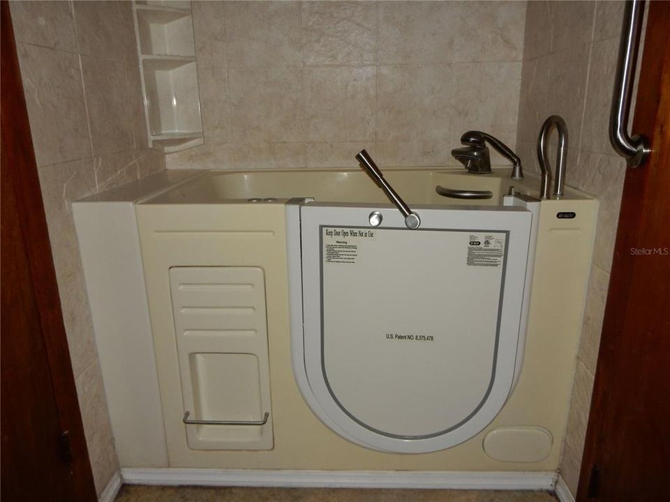 Activo con contrato: $225,000 (3 camas, 2 baños, 1152 Pies cuadrados)