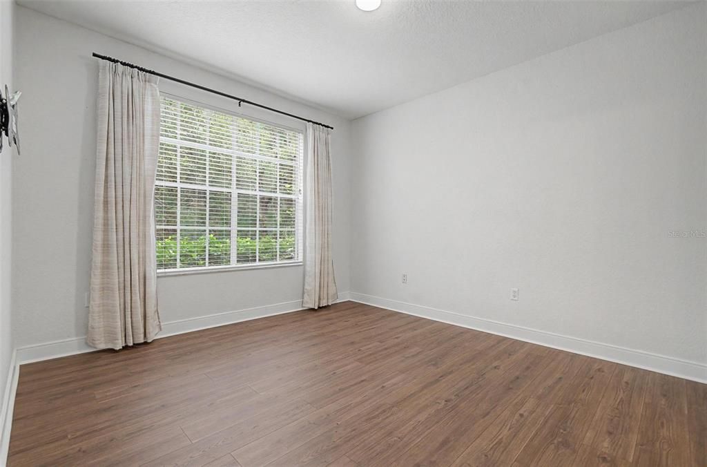For Sale: $215,000 (2 beds, 2 baths, 1117 Square Feet)