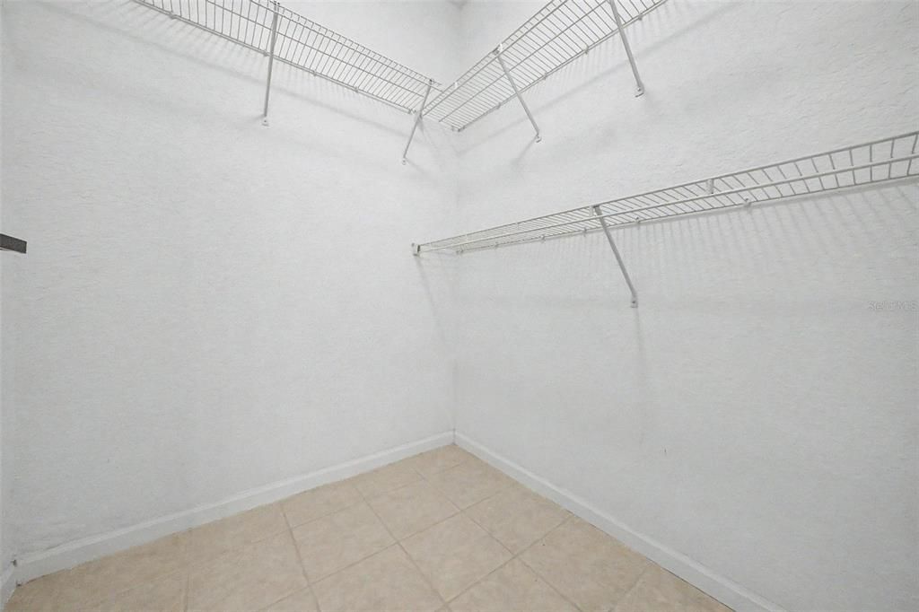 For Sale: $215,000 (2 beds, 2 baths, 1117 Square Feet)