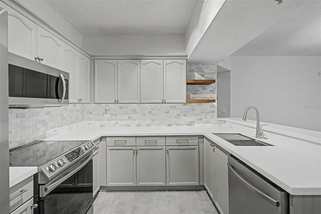 For Sale: $215,000 (2 beds, 2 baths, 1117 Square Feet)