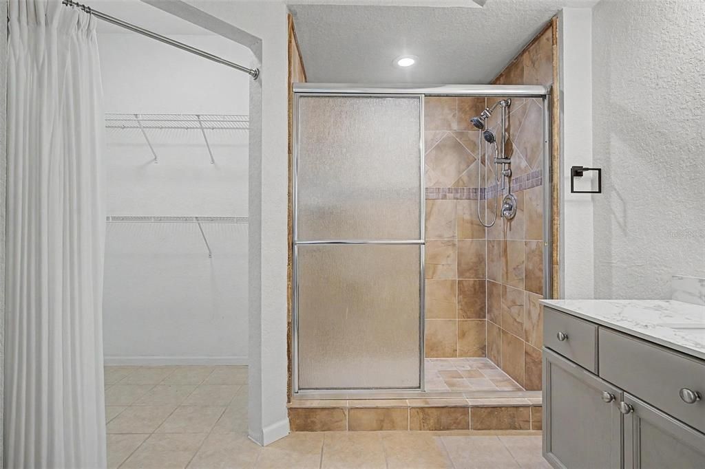 For Sale: $215,000 (2 beds, 2 baths, 1117 Square Feet)