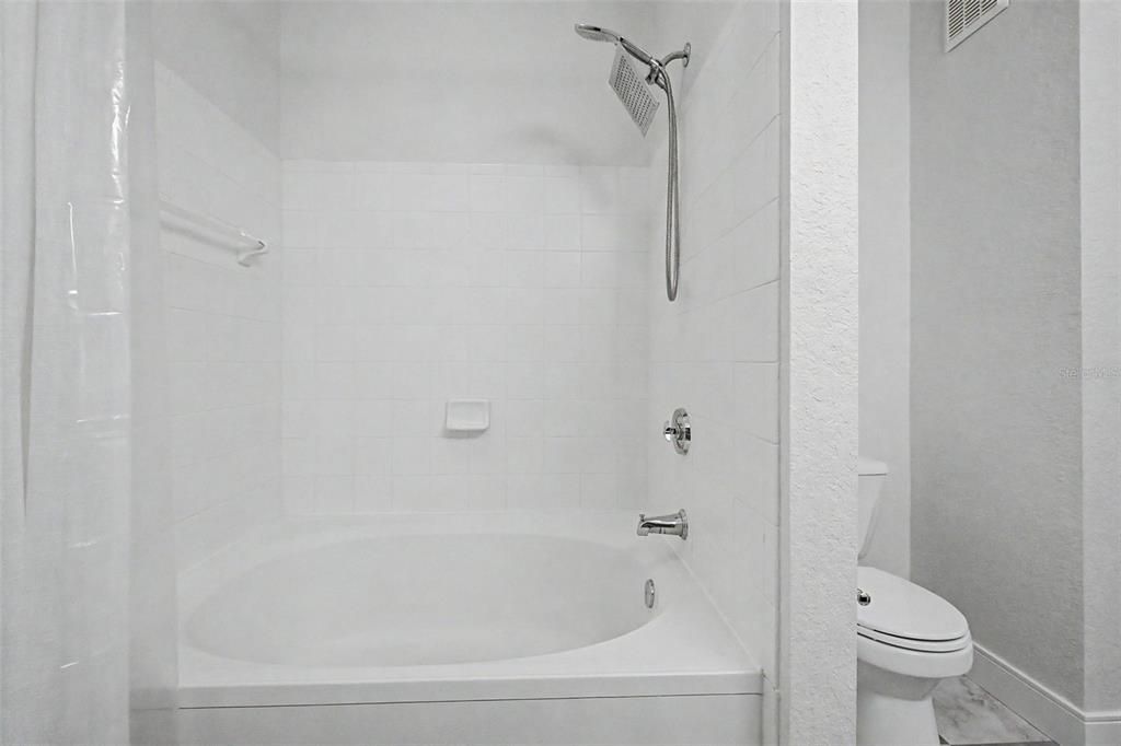 For Sale: $215,000 (2 beds, 2 baths, 1117 Square Feet)