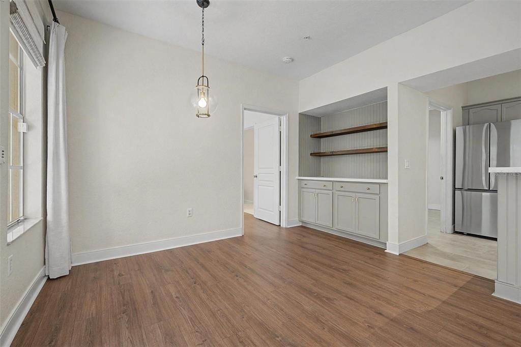 For Sale: $215,000 (2 beds, 2 baths, 1117 Square Feet)