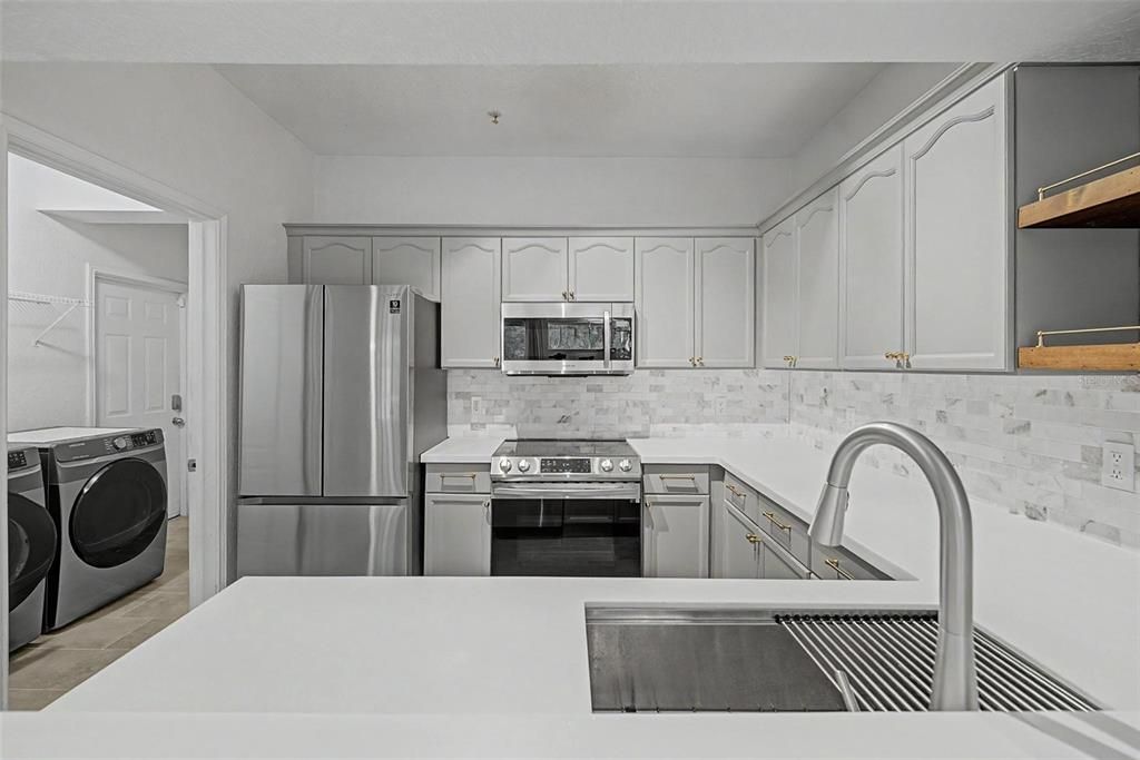 For Sale: $215,000 (2 beds, 2 baths, 1117 Square Feet)