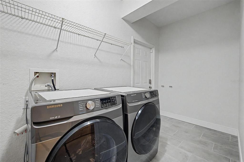 For Sale: $215,000 (2 beds, 2 baths, 1117 Square Feet)