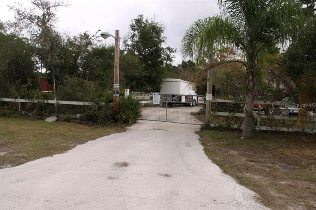 На продажу: $3,500,000 (5.02 acres)