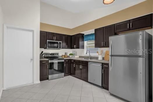 En Venta: $324,999 (3 camas, 2 baños, 1076 Pies cuadrados)