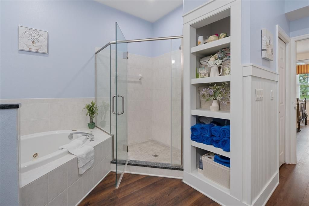 На продажу: $399,900 (3 спален, 2 ванн, 1921 Квадратных фут)