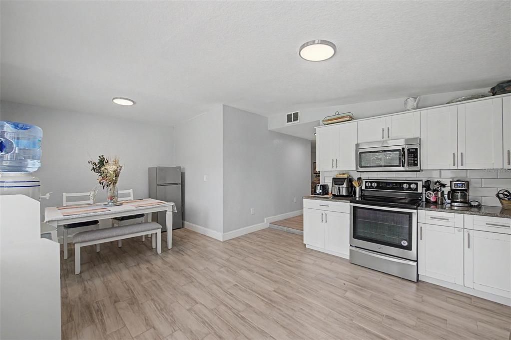 For Sale: $459,900 (3 beds, 2 baths, 1761 Square Feet)