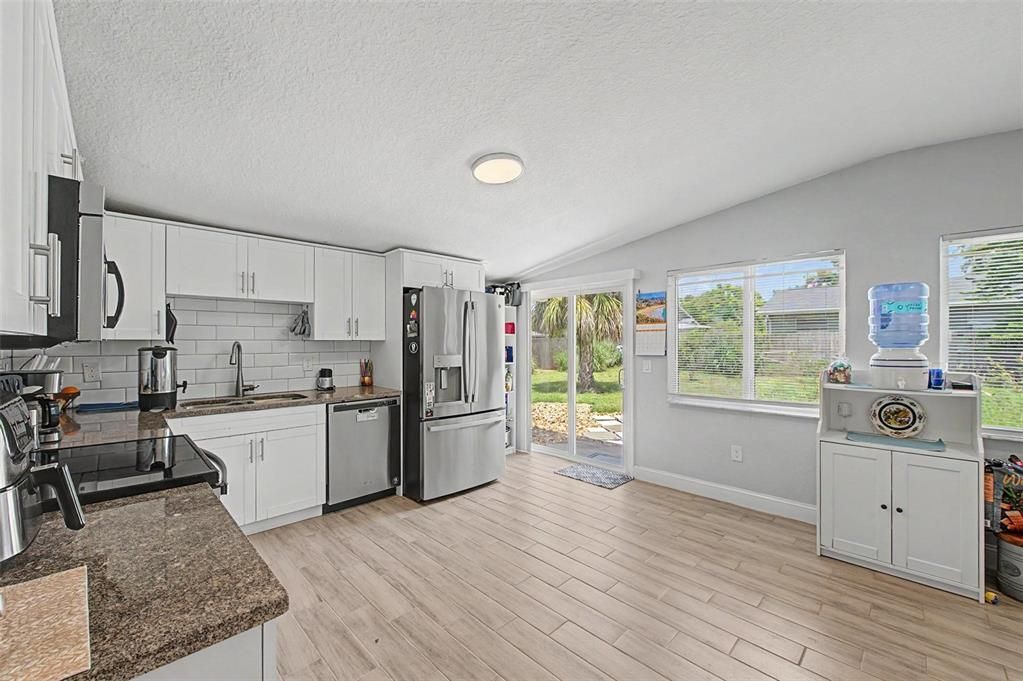 For Sale: $459,900 (3 beds, 2 baths, 1761 Square Feet)