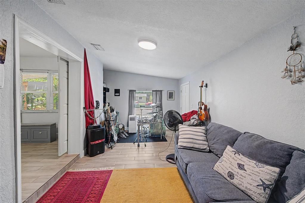 For Sale: $459,900 (3 beds, 2 baths, 1761 Square Feet)