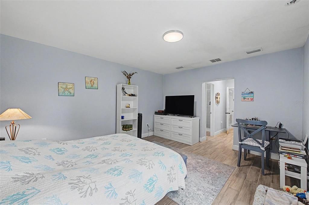 For Sale: $459,900 (3 beds, 2 baths, 1761 Square Feet)
