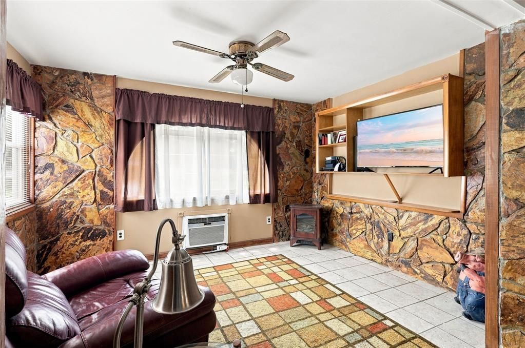 На продажу: $235,000 (3 спален, 2 ванн, 1292 Квадратных фут)