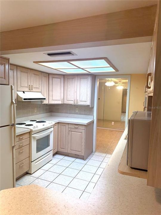 For Sale: $299,000 (2 beds, 2 baths, 1587 Square Feet)