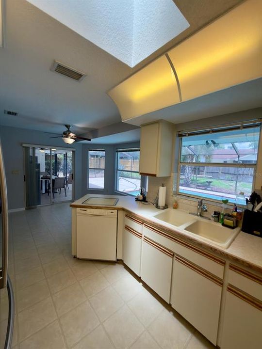 En Venta: $329,900 (3 camas, 2 baños, 1935 Pies cuadrados)
