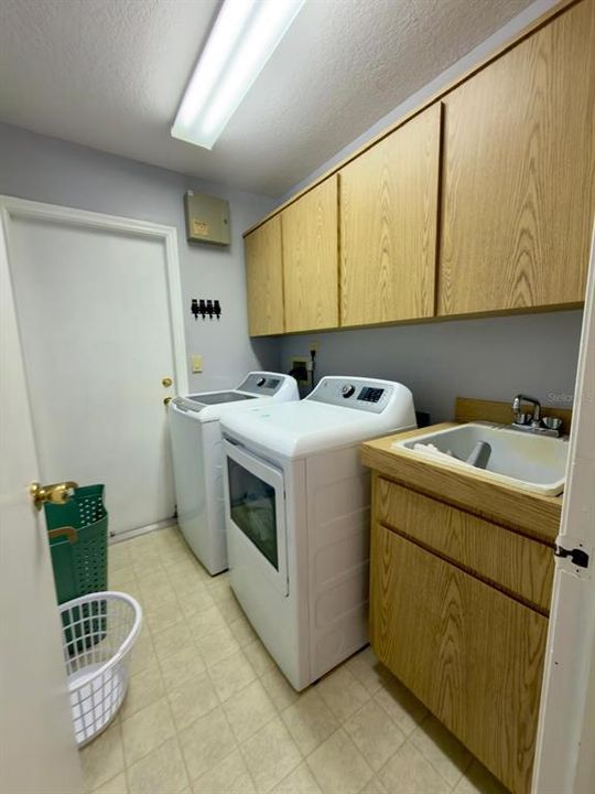En Venta: $329,900 (3 camas, 2 baños, 1935 Pies cuadrados)