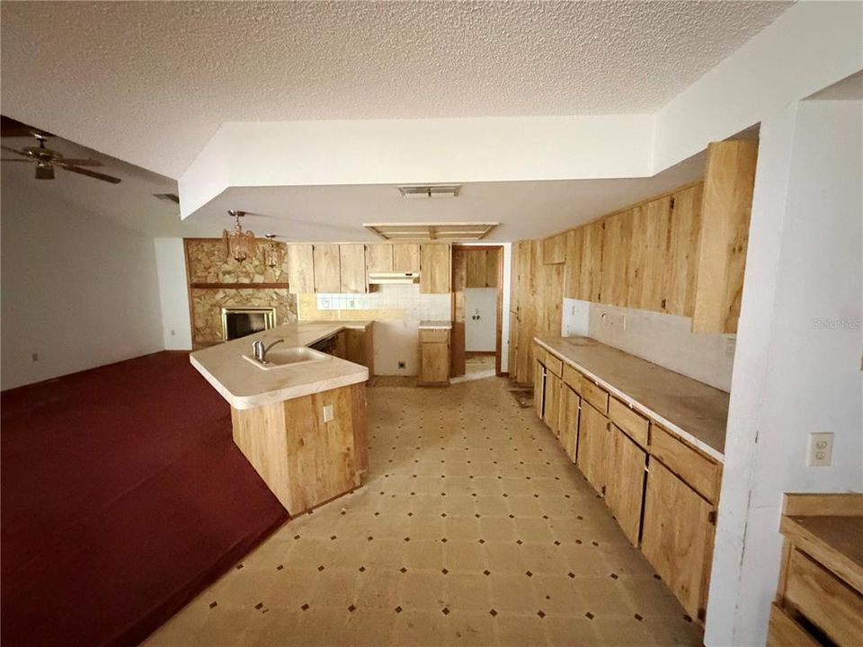 На продажу: $220,500 (3 спален, 2 ванн, 2180 Квадратных фут)
