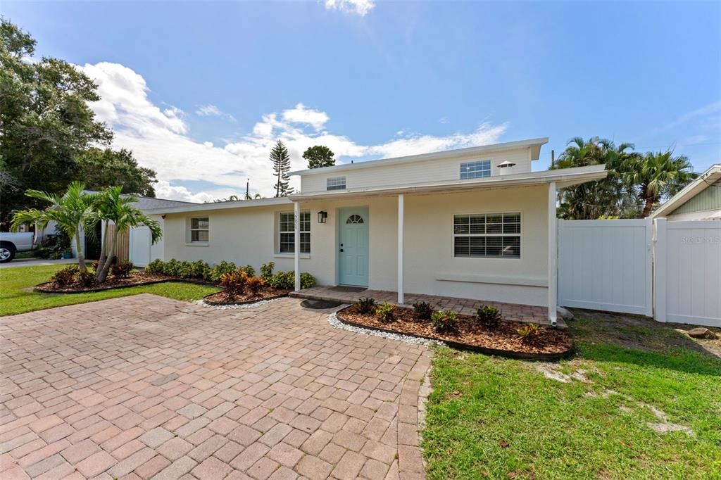 For Sale: $540,000 (5 beds, 3 baths, 2652 Square Feet)