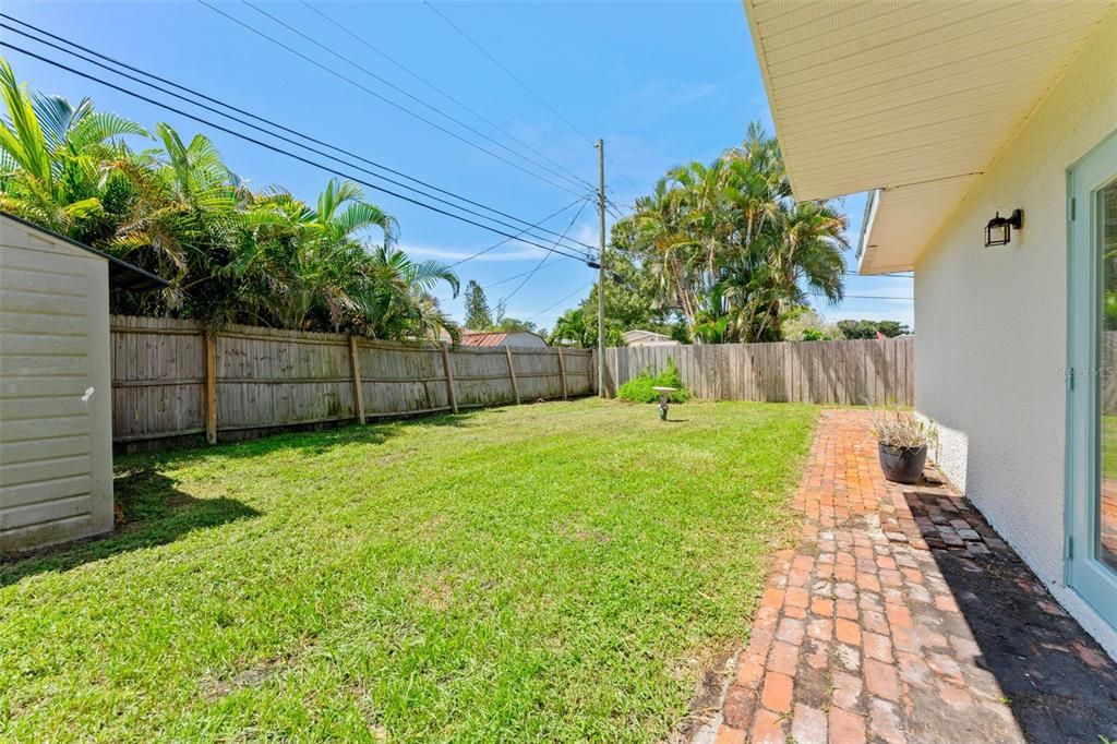 For Sale: $540,000 (5 beds, 3 baths, 2652 Square Feet)