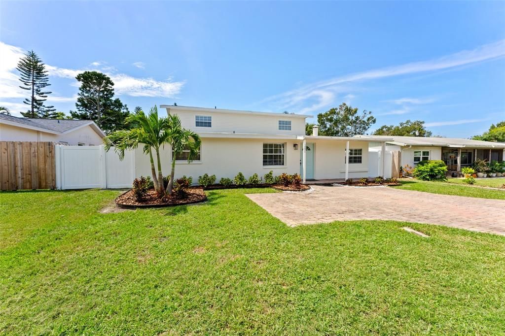 For Sale: $540,000 (5 beds, 3 baths, 2652 Square Feet)