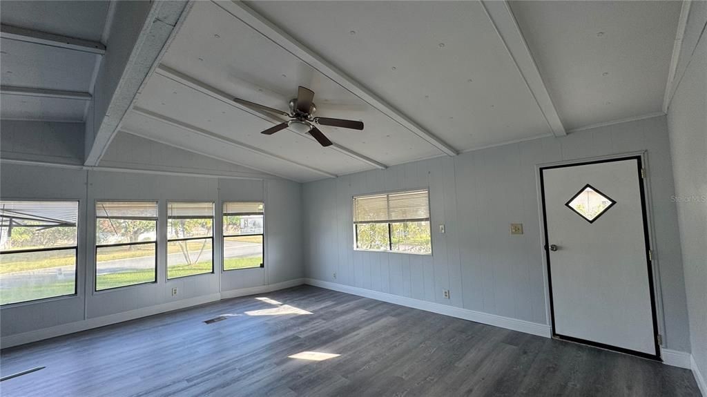 For Rent: $1,800 (3 beds, 2 baths, 1358 Square Feet)