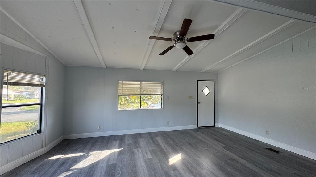 For Rent: $1,800 (3 beds, 2 baths, 1358 Square Feet)