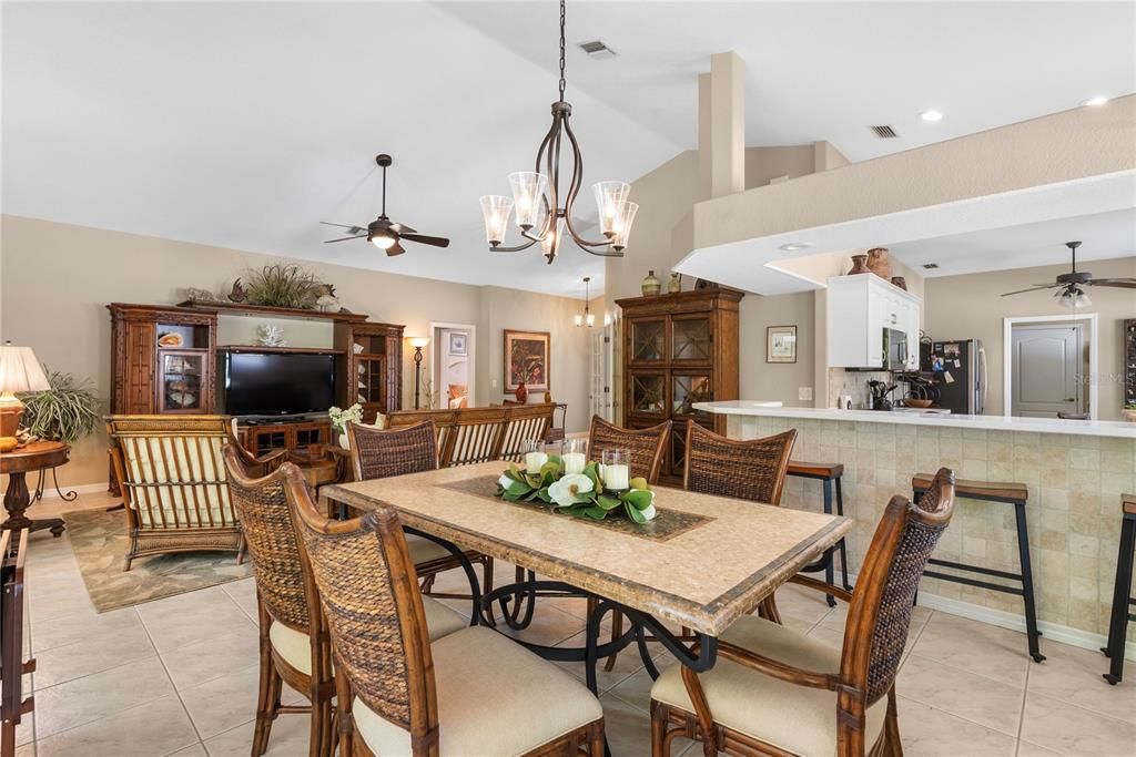 Activo con contrato: $379,000 (2 camas, 2 baños, 1826 Pies cuadrados)