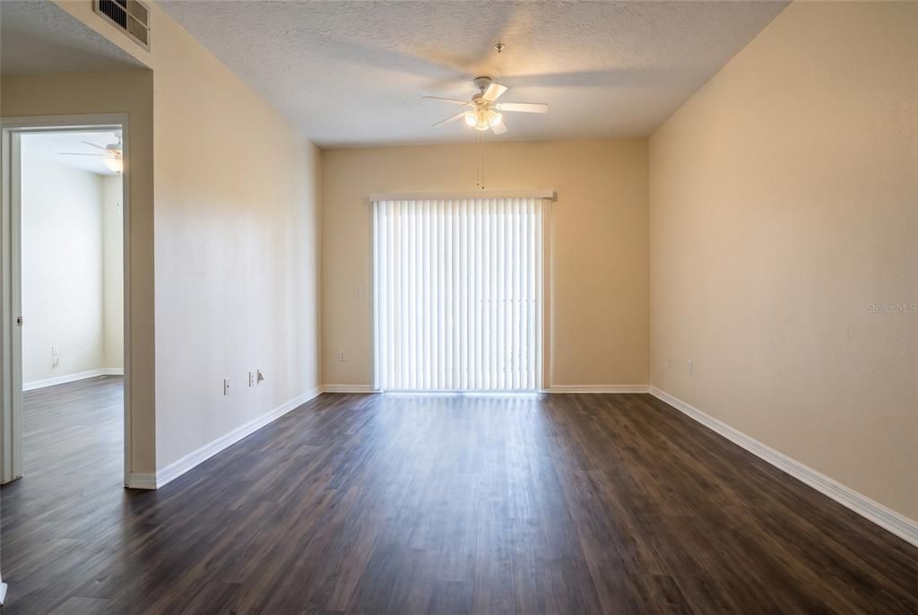 For Rent: $1,250 (1 beds, 1 baths, 709 Square Feet)