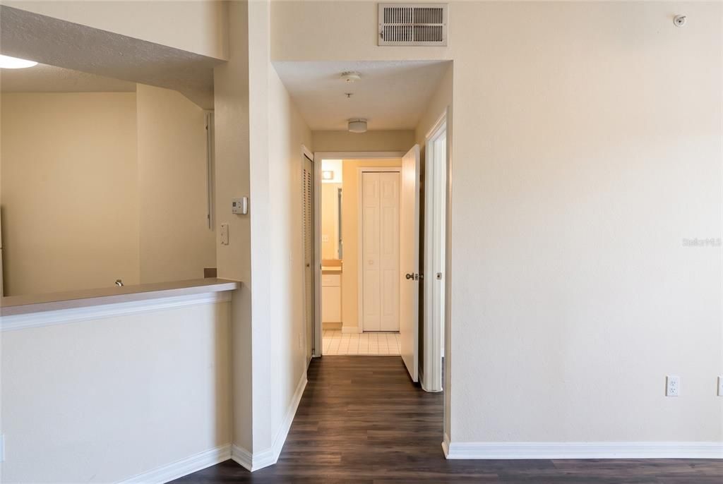 For Rent: $1,250 (1 beds, 1 baths, 709 Square Feet)