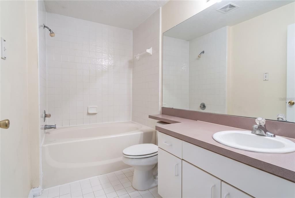 For Rent: $1,250 (1 beds, 1 baths, 709 Square Feet)
