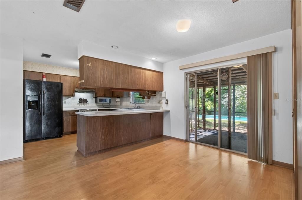 Active With Contract: $285,000 (4 beds, 2 baths, 1500 Square Feet)