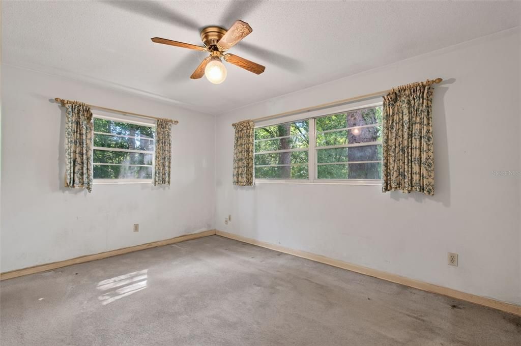 Active With Contract: $285,000 (4 beds, 2 baths, 1500 Square Feet)
