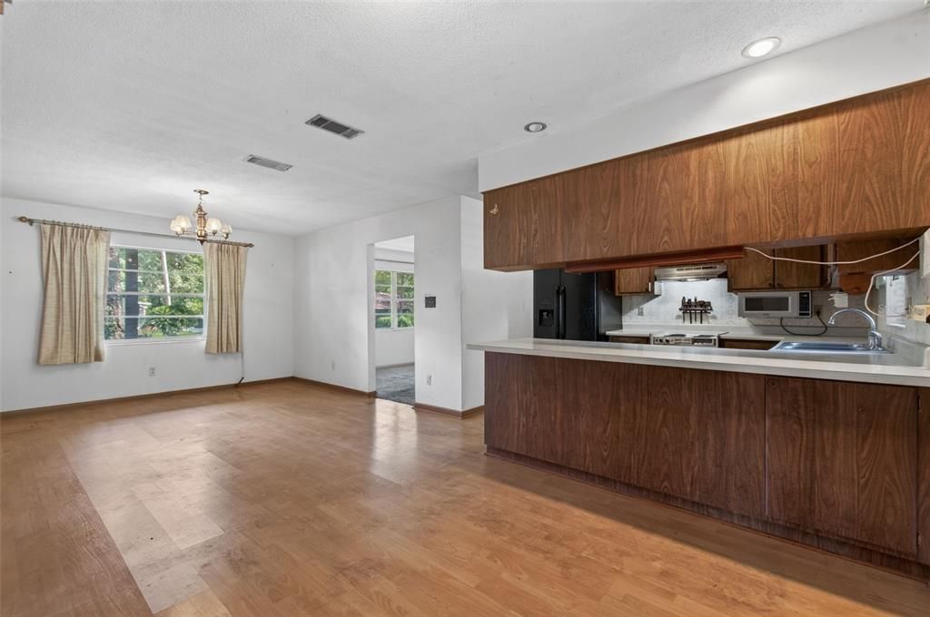 Active With Contract: $285,000 (4 beds, 2 baths, 1500 Square Feet)